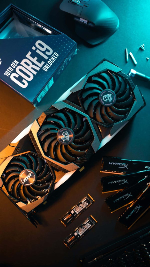 Quels sont les avantages d'utiliser un clavier ergonomique vertical pour la programmation?