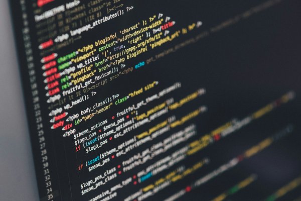 Quels outils de développement front-end sont recommandés pour améliorer l'accessibilité web?